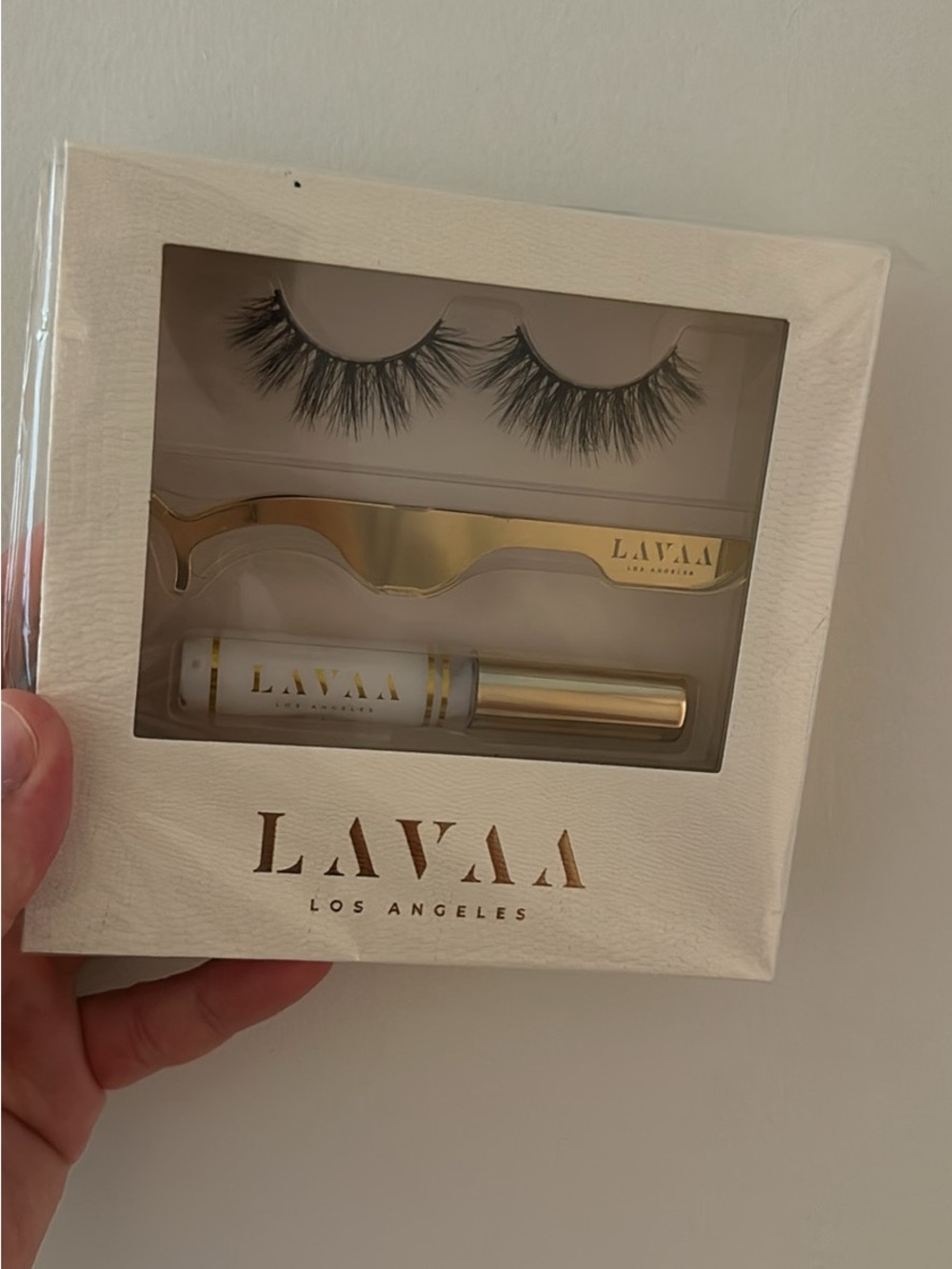 Lavaa Black False Lash Kit with Gold Applicator - Flirty
